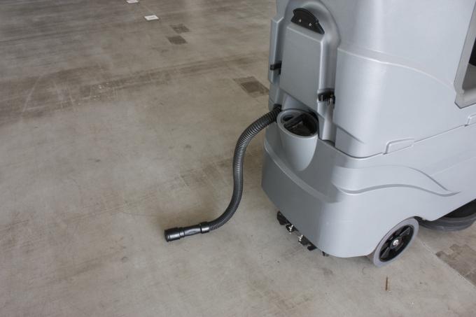 Tipo paseo de la batería en el secador del depurador del piso usando un piso duro encendido más grande 0