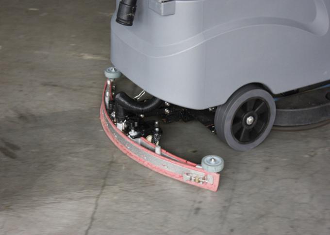 El tipo de conducción exquisito limpieza comercial del piso trabaja a máquina uso con pilas del hospital 0