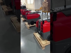 Se están empaquetando limpiadores de pisos flexibles y compactos